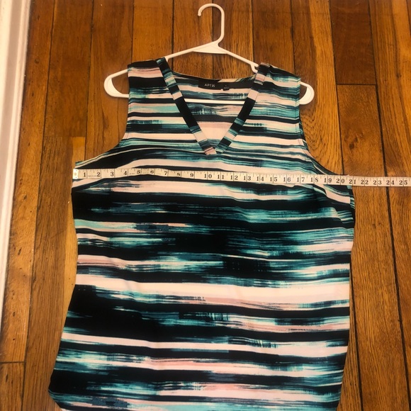 Sleeveless top - Picture 6 of 9